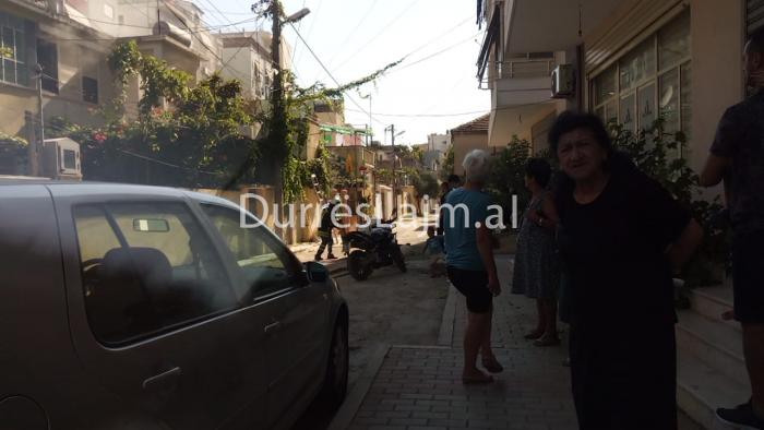 Shpërthen në flakë banesa në Durrës, shkak aspiratori (VIDEO)