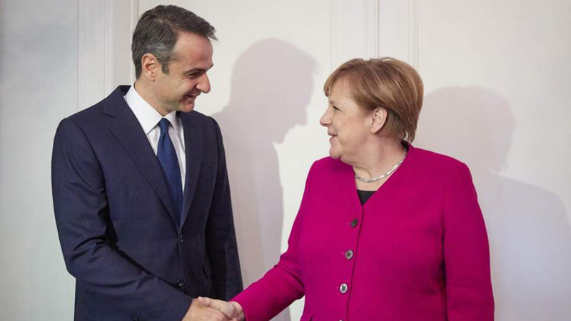 Mitsotakis takohet me Merkel në Berlin