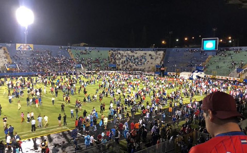 Përgjaket ndeshja e futbollit, 3 të vdekur dhe shumë të plagosur