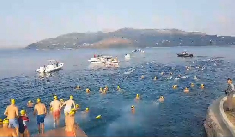 70 notarë nga Ksamili drejt Korfuzit me not (VIDEO)