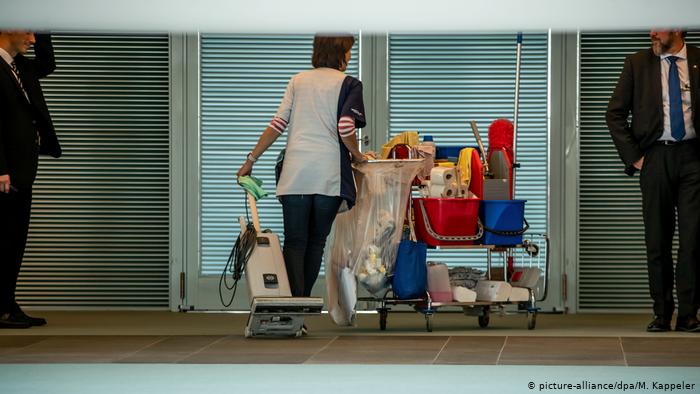 Gjermani: Nёntë nga 10 pastrues/e punojnë pa dokumente