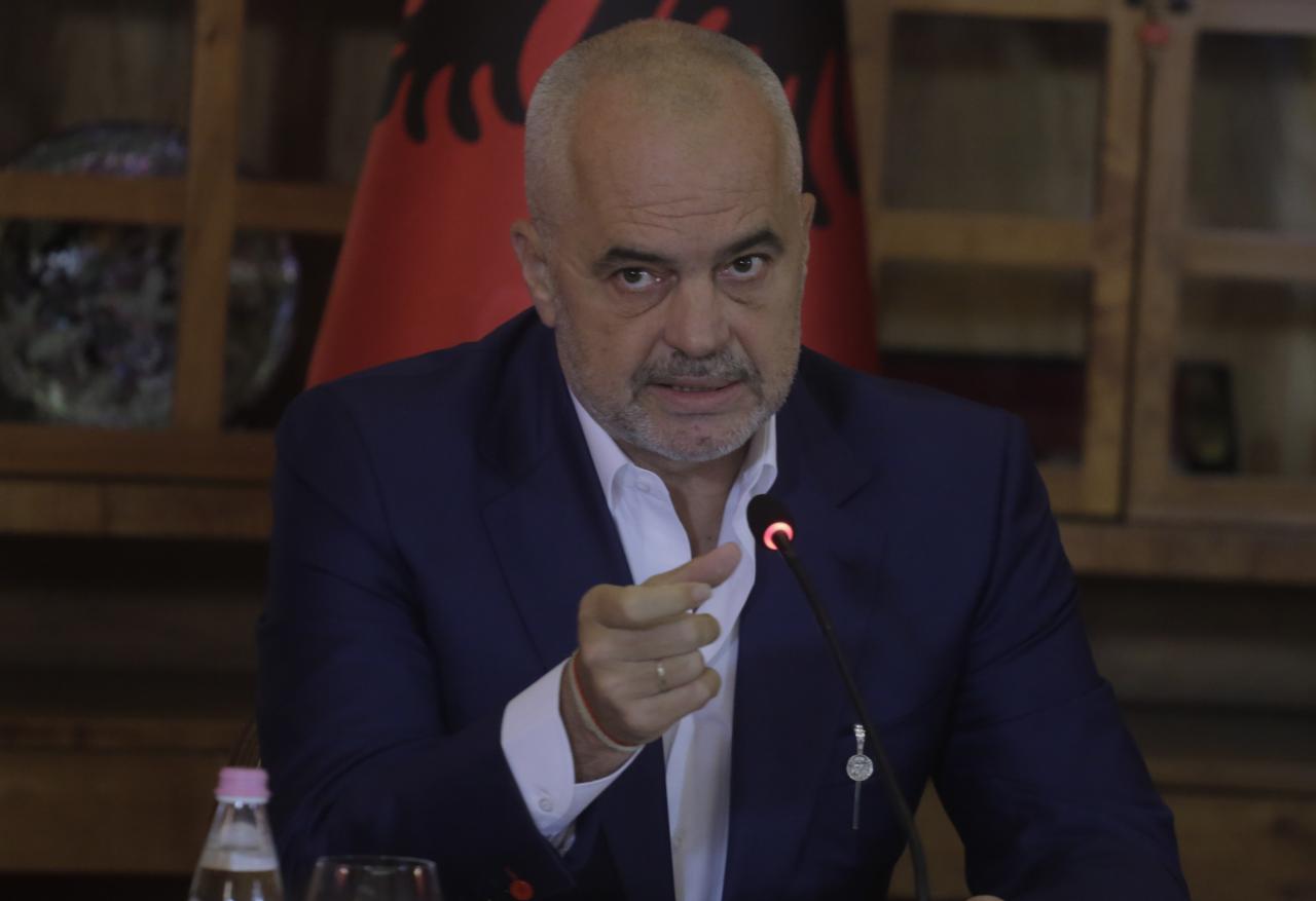 “Furtunë” në bashkinë e Shkodrës, Rama: Janë të gjithë të mbaruar, emëroni gra