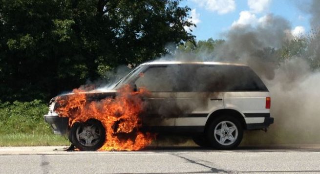 Digjet me benzinë “Range Rover”-i i biznesmenit në Sarandë