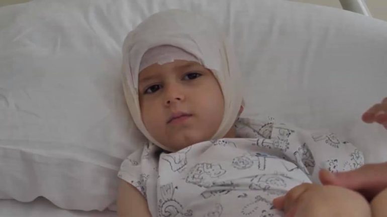 Shqiptarët ndihmojnë Rubinin, djaloshi dëgjon tingujt e parë