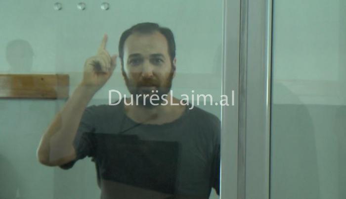 Terroristi del në gjykatën e Durrësit: Mos me çoni në Rusi, do më vrasin! (VIDEO)