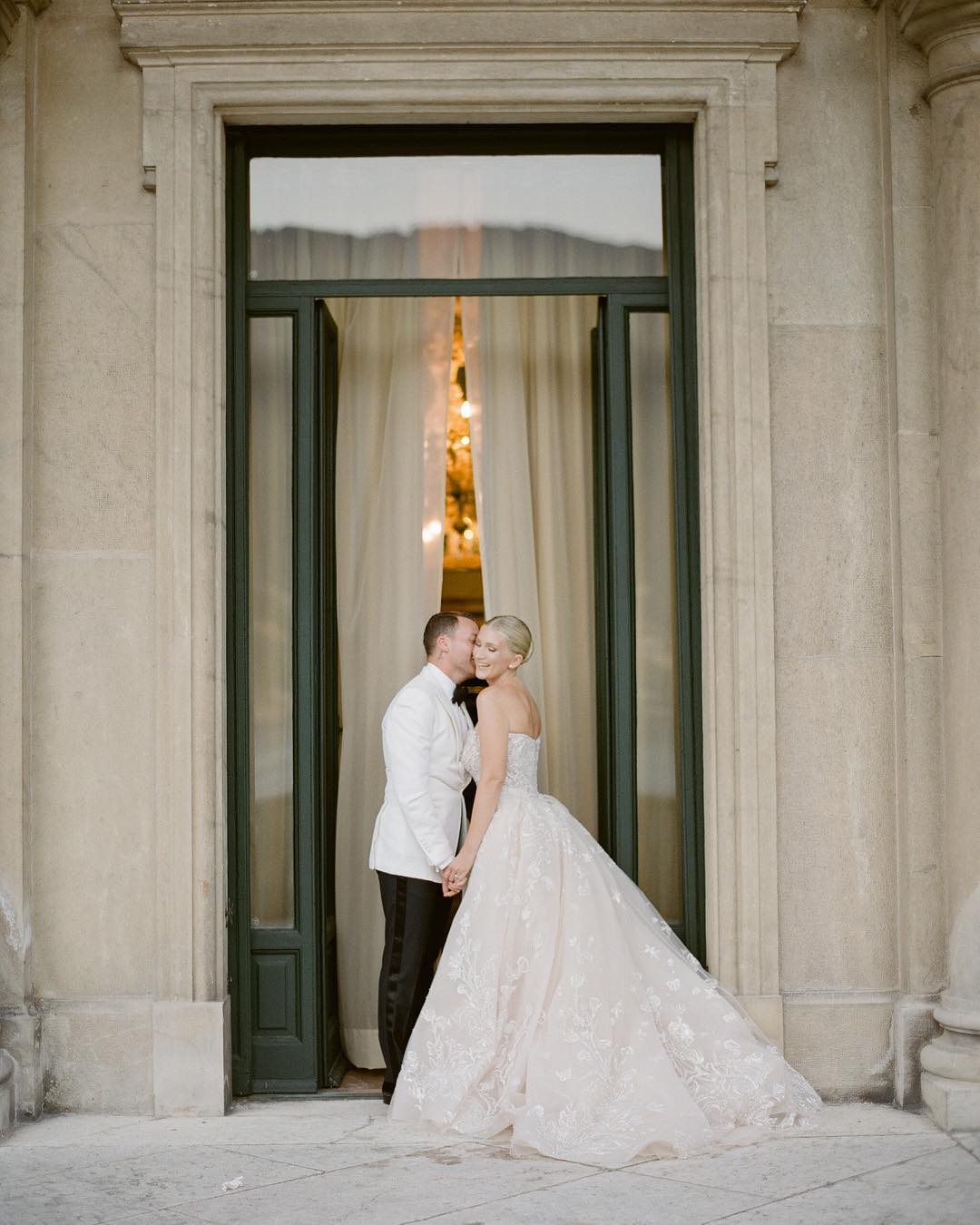 Sara dhe Ledioni zgjedhin ta festojnë kështu përvjetorin e parë të martesës