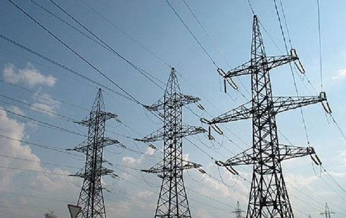 EMRI/ 35-vjeçari rrëzohet nga shtylla e tensionit të lartë