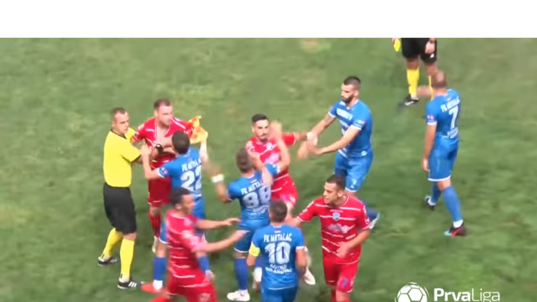 Goli “hajdutçe” sjell grushta e shkelma (VIDEO)