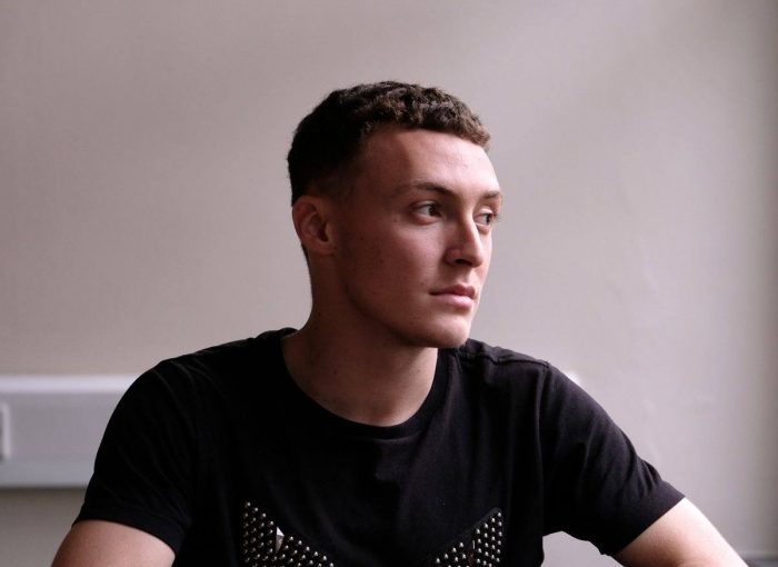 Ky është studenti shqiptar që fitoi lejen e qëndrimit në Angli me peticion