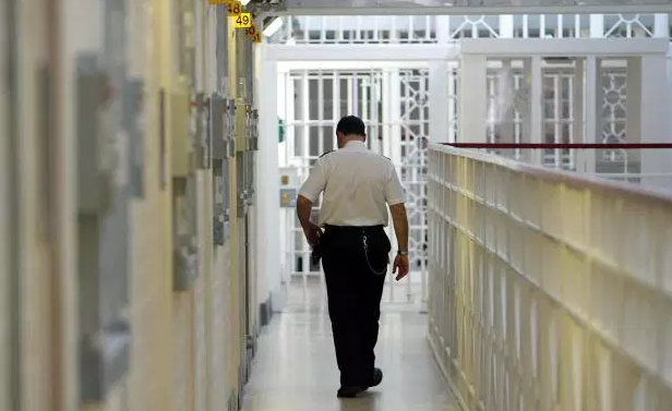 “1 në 10 të burgosur të huaj është shqiptar në Britani”, The Sun: Gangsterët e drogës