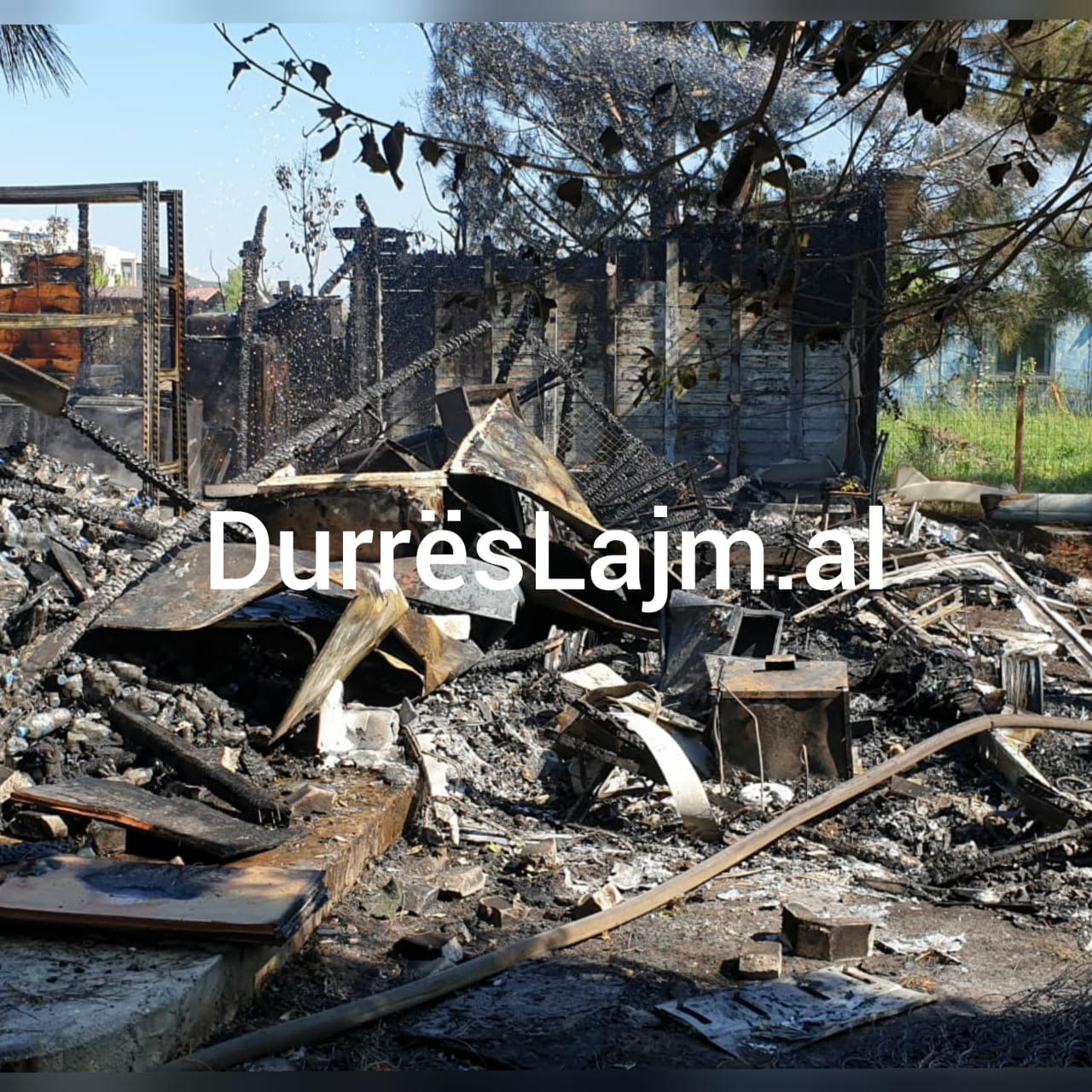 Çfarë la pas zjarri te Gjiri i Lalzit (FOTO & VIDEO)