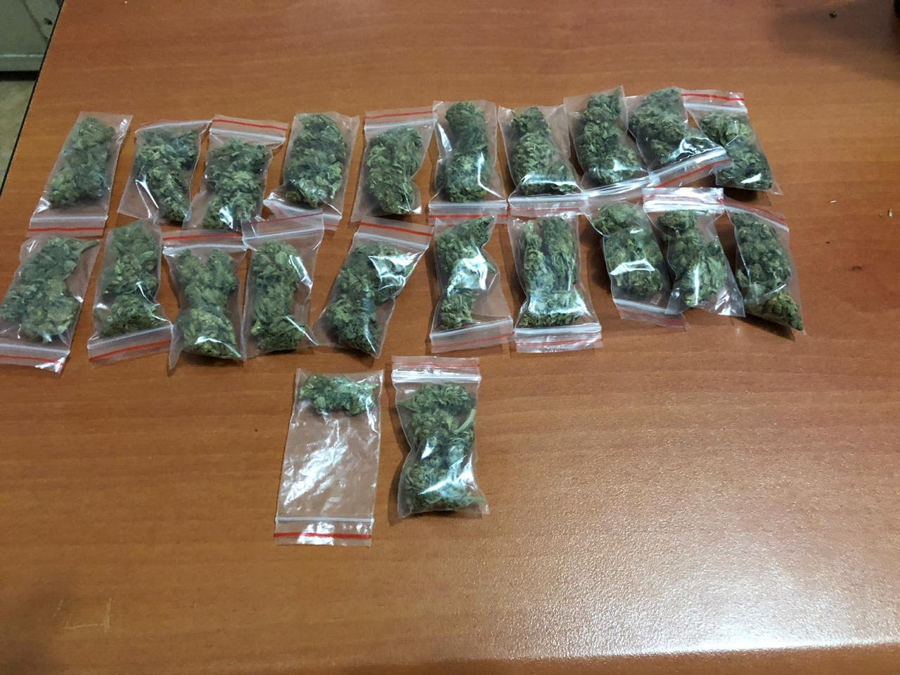 Arrestohet në flagrancë i riu në Durrës, kapet me 22 doza hashash