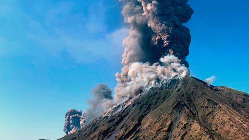Shpërthen vullkani në Itali