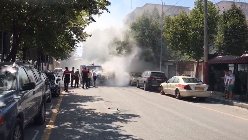 Merr flakë blindi i parave në Tiranë