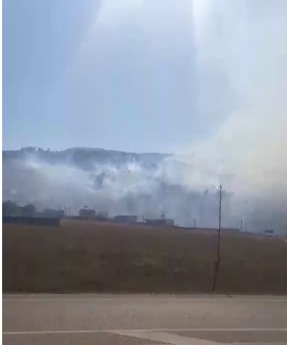 Zjarr i madh në Derviçan, zjarrfikëset luftë me flakët