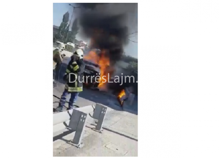 Durrës, si u dogj automjeti tip “Benz” në autostradë (VIDEO)