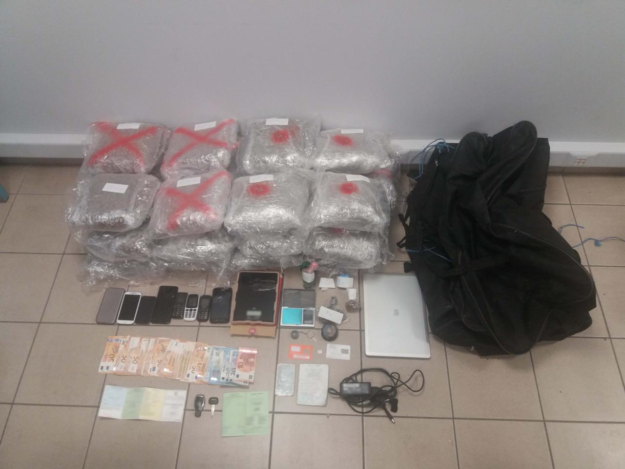 Si në filma, trafikanti shqiptar i drogës “dhëmbë për dhëmbë” me policinë greke