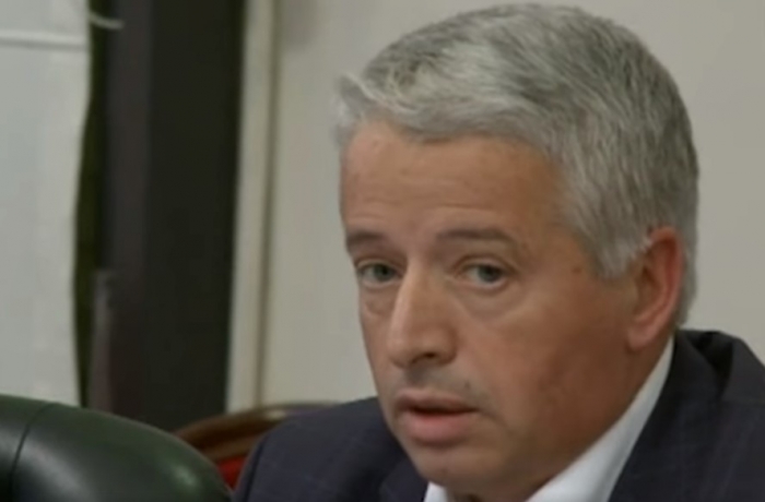 Bie tërmet gjatë mbledhjes së qeverisë, Lleshaj: Po përpiqem të mos më lëkundet zëri!