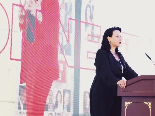 “Ishim si të mpirë, s’do e harroj kurrë”! Linda Rama kujton kohët e vështira, jep mesazhin domethënës për gruan