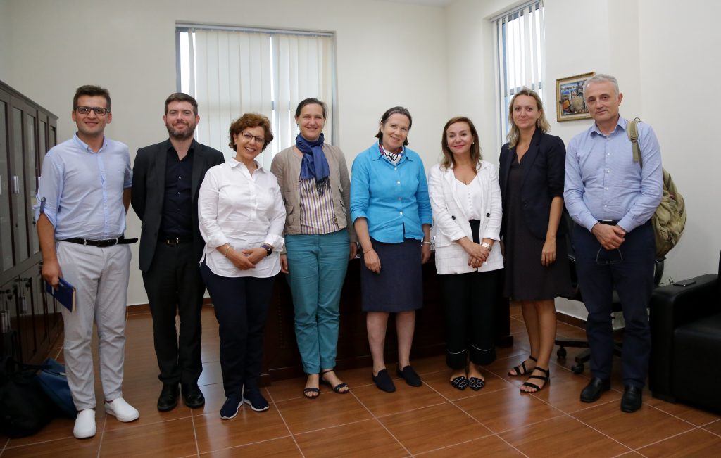 Rektorja Sotirofski takim me ambasadoren franceze dhe përfaqësues të ADF-së