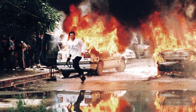 Si u dogj 21 vjet më parë Kryeministria dhe Radio Televizioni Shqiptar (FOTO)