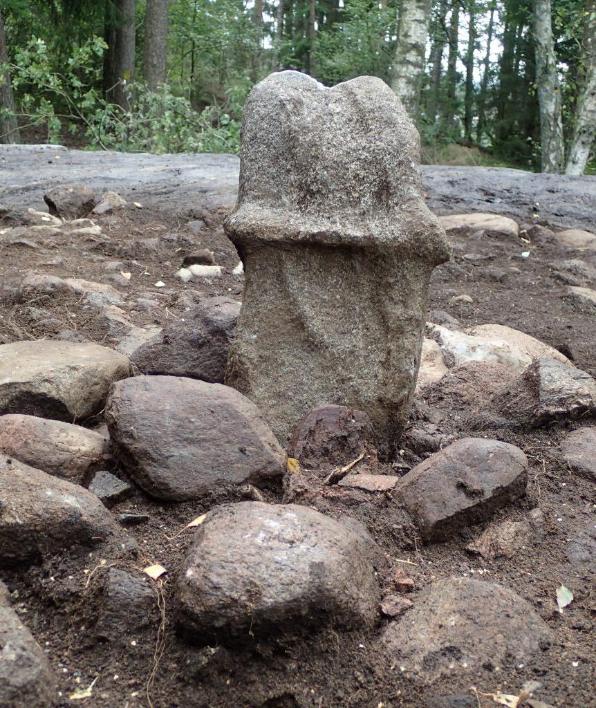 Arkeologët zbulojnë gurin antik në formën e organit mashkullor (FOTO)