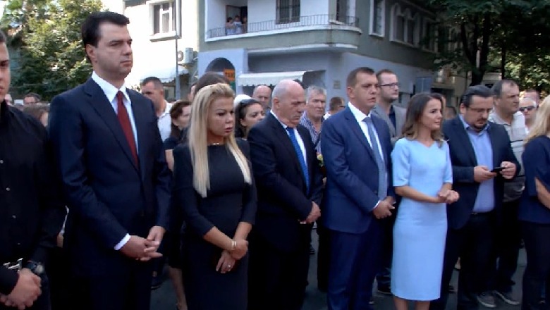 21 vite nga vrasja/ PD dhe familja Hajdari bashkë për nderimet e heroit