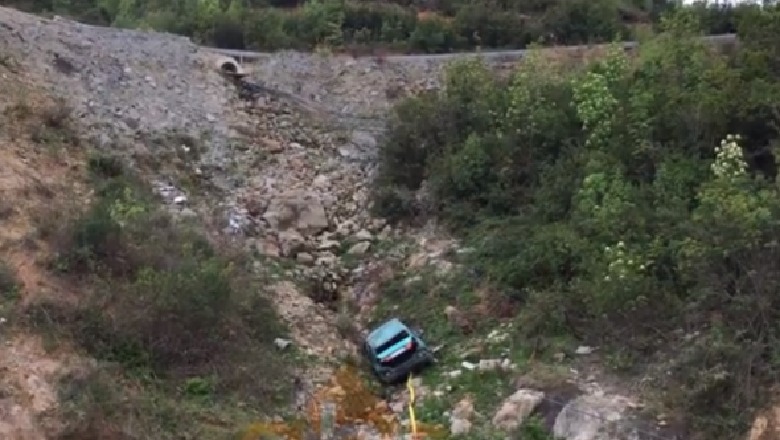 Fuoristrada përfundon në greminë në Krujë, një i vdekur dhe dy të plagosur rëndë