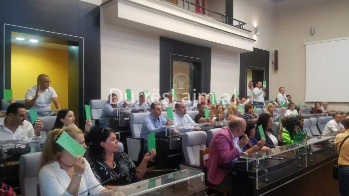 Mbledhja e KB Durrës, këshilltarët ndryshojnë rendin e ditës, ja çfarë ndodhi