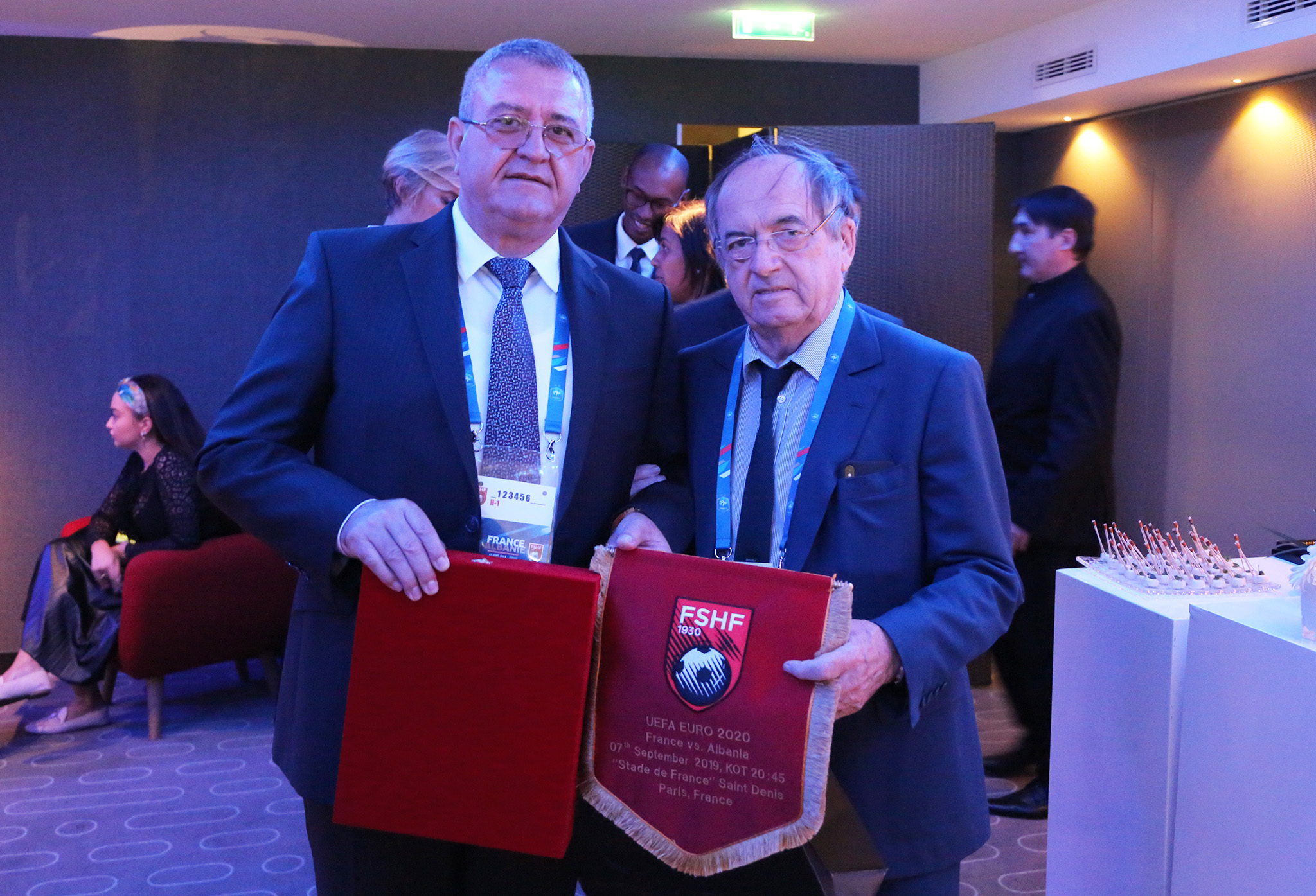 Gabimi me himnin shqiptar, Presidenti i FFF i kërkon falje Armando Dukës