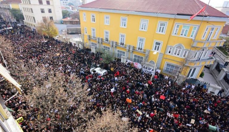 Frikë për një tjetër protestë? Ministrja Shahini jep një lajm të mirë për studentët
