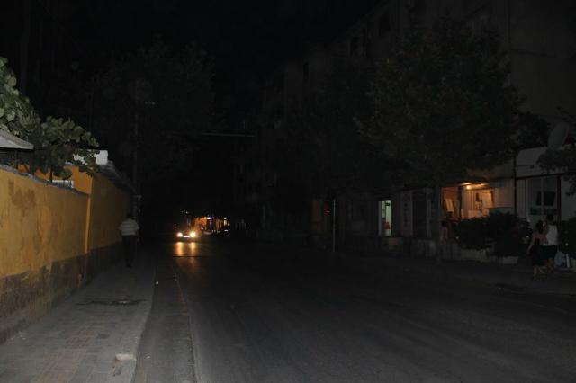 Probleme me rrjetin e tensionit 110KW, një pjesë e Durrësit pa energji