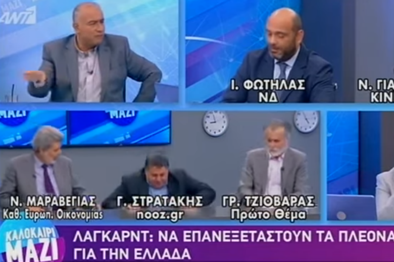 Gazetari bie nga karrigia në transmetim live (VIDEO)