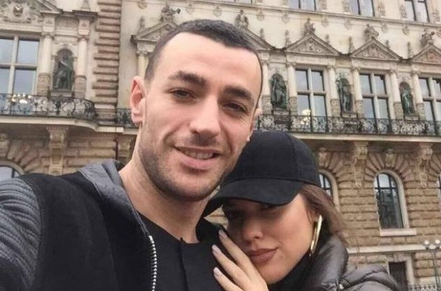 Pas ndarjes nga Keisi, Stresi largohet nga Shqipëria