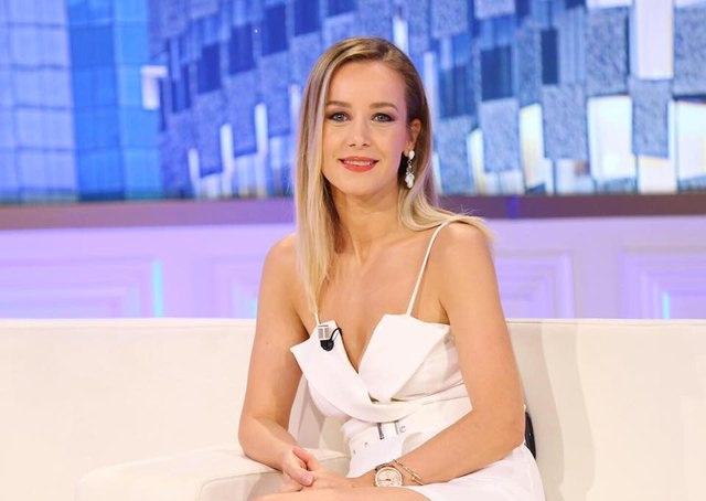 Historia e pazakontë e spikeres: Sapo më shpërthyen ujërat, mora avionin për në Itali