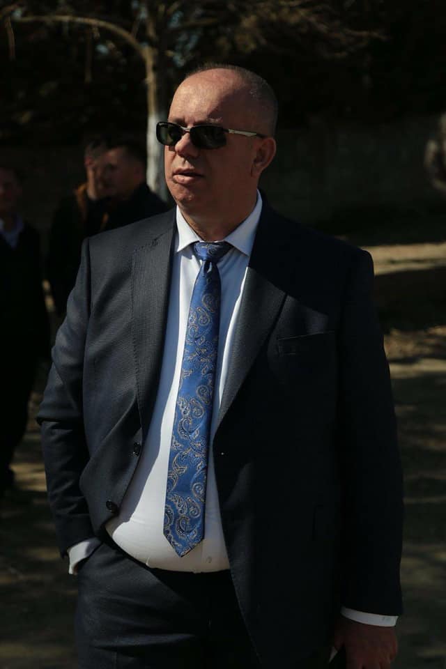 Përlotet në aeroport ish-drejtori i ALUIZNI-t në Durrës: Më bëre të derdh lot gëzimi