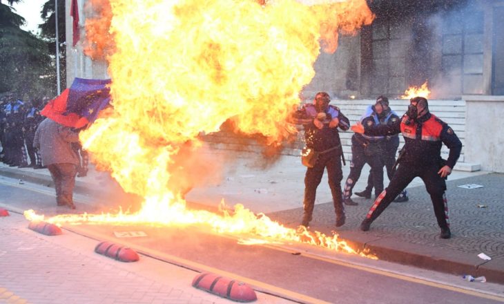 Një ftesë për shqiptarët opozitarë dhe të inatosur