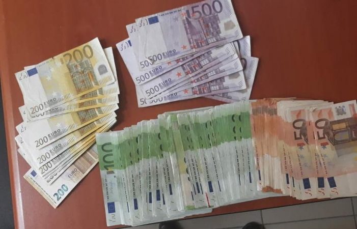 Armë, municione dhe 40 mijë euro, arrestohet pronari i lokalit