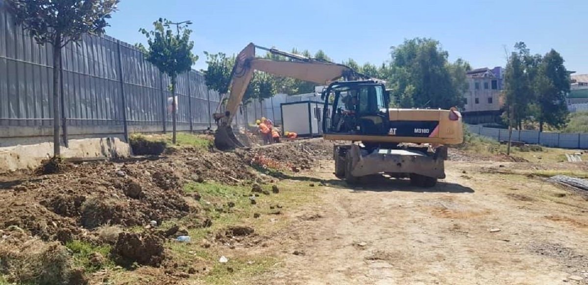 Një shkollë e re me emrin e Nënë Terezës, nis puna për ndërtimin e saj