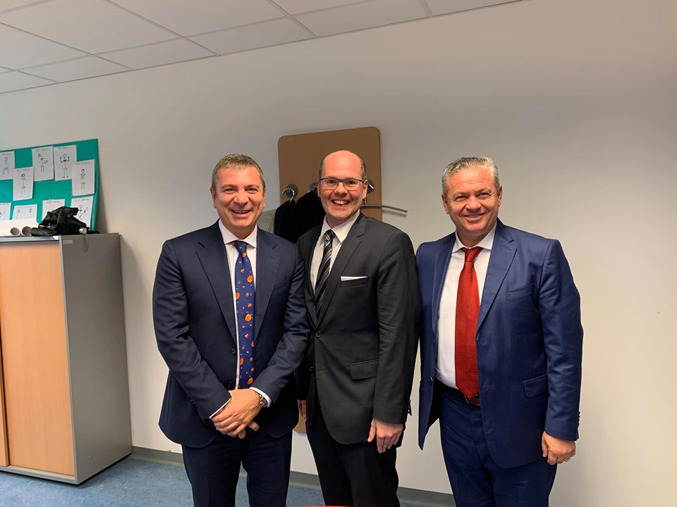 Murrizi shkon me Gjiiknurin në Vjenë: Meqë Basha u pajtua me PS, as unë s’kam pse të rri i zemëruar me Damianin