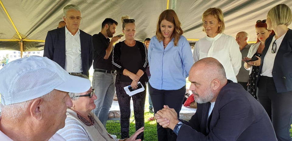 Rama në qendrën e pritjes në stadiumin e Durrësit: Të gjitha dëmet do të evidentohen (VIDEO+FOTO)