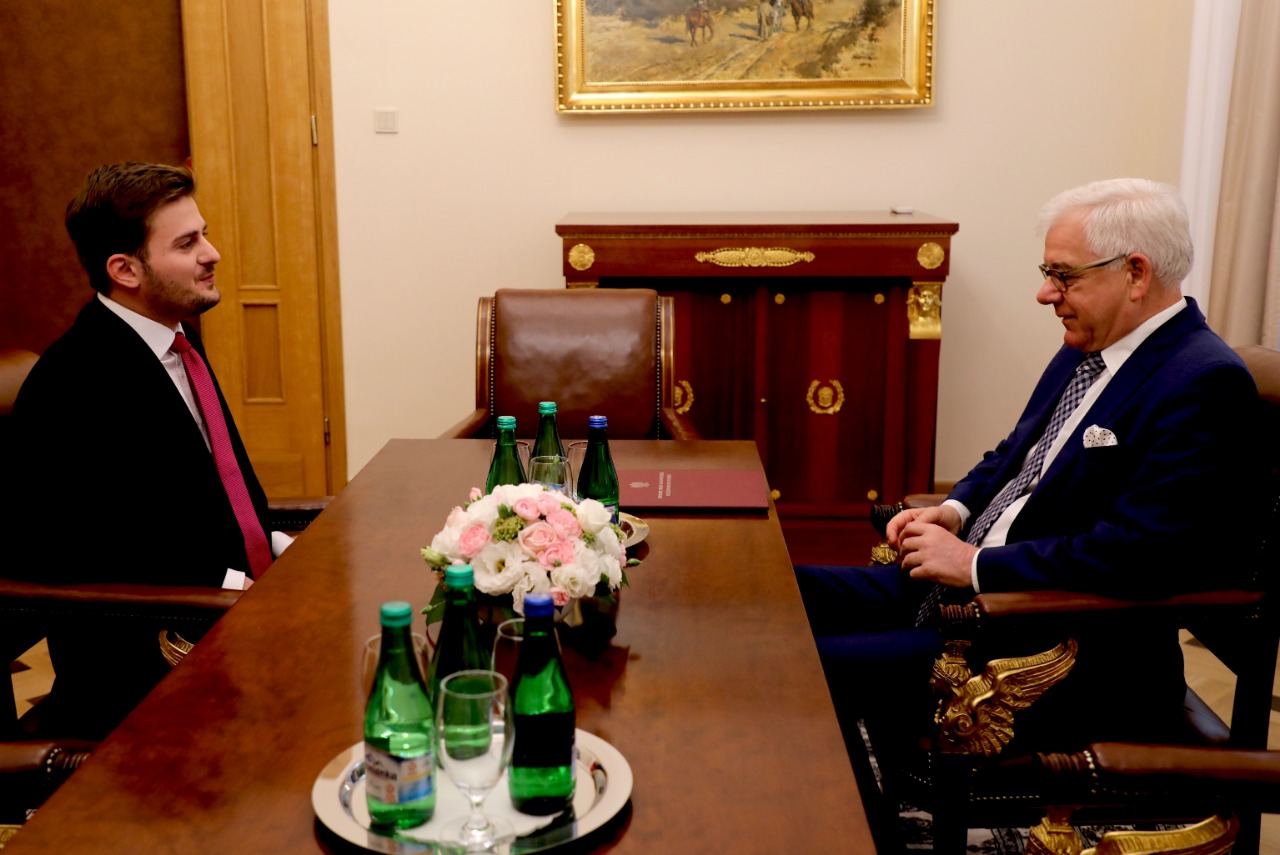 Cakaj takon homologun polak: Pritshmëria e Shqipërisë për çeljen e negociatave s’mbështetet mbi nevojën për favore