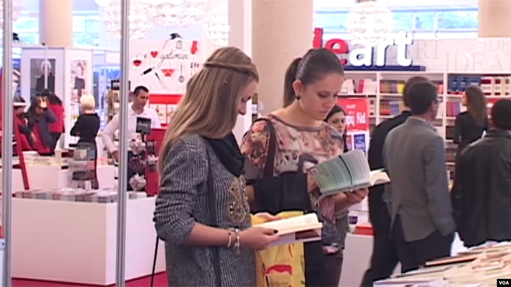 Ndryshimet gjuhësore dhe pastërtia e shqipes, flasin ekspertët