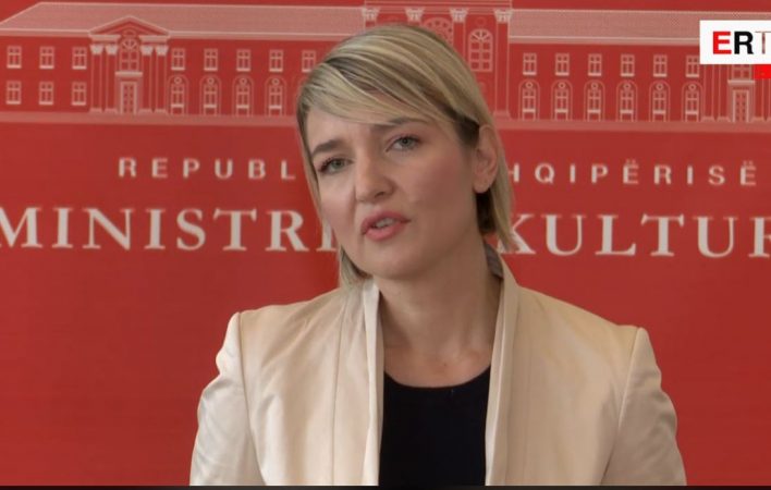 Të çarat në Muzeun Kombëtar, ministrja e Kulturës: Nuk ka rrezik!