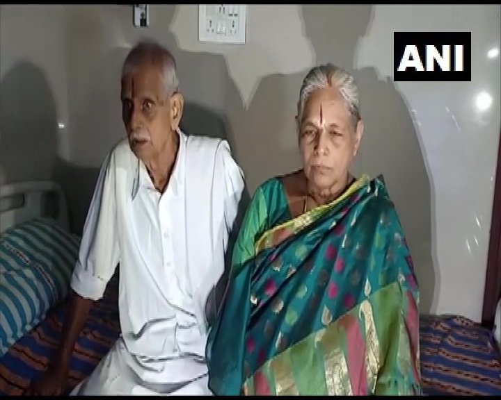 Bëhet nënë për herë të parë në moshën 74-vjeçare, lind binjake