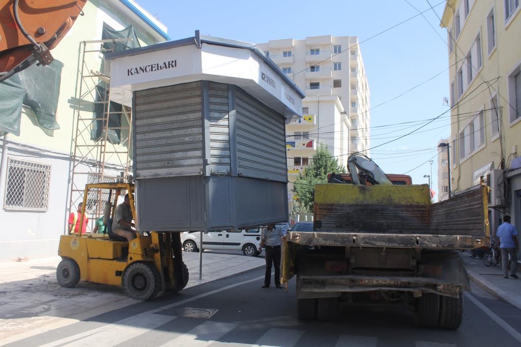 Prag fillim viti shkollor/ Bashkia e Durrësit, vëmendje të veçantë për ambientin përreth çdo shkolle (FOTO)