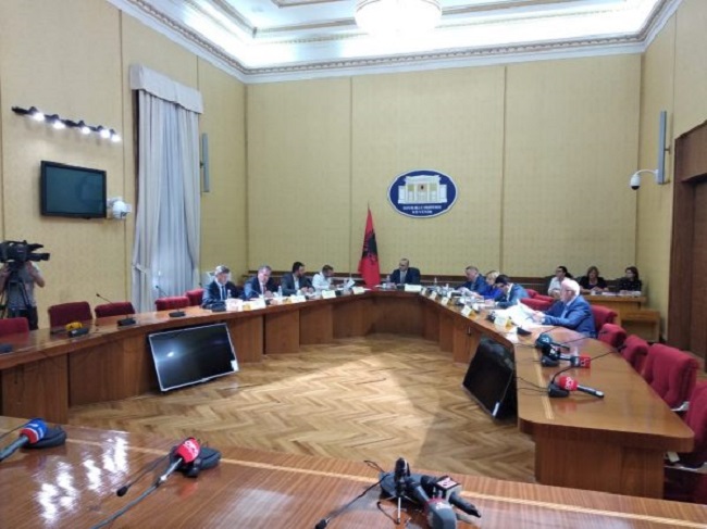 Zgjatja e mandatit të komisionit për Metën, Alimadhi: Të shpërbëhet! Manja: Kemi një plan hetimor