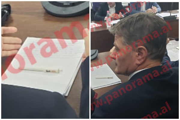 Deputeti i Durrësit reklamon kompaninë e basteve në Parlament? Firmos me stilolapsin e “fatit”