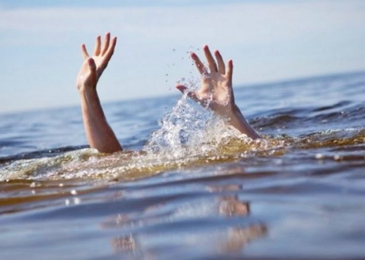 Humb jetën në plazhin e Golemit një turiste e huaj