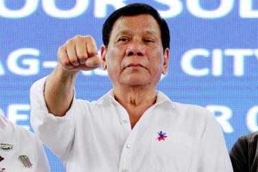 Arratisen qindra të burgosur në Filipine, Duterte preferon që të vriten para se të arrestohen